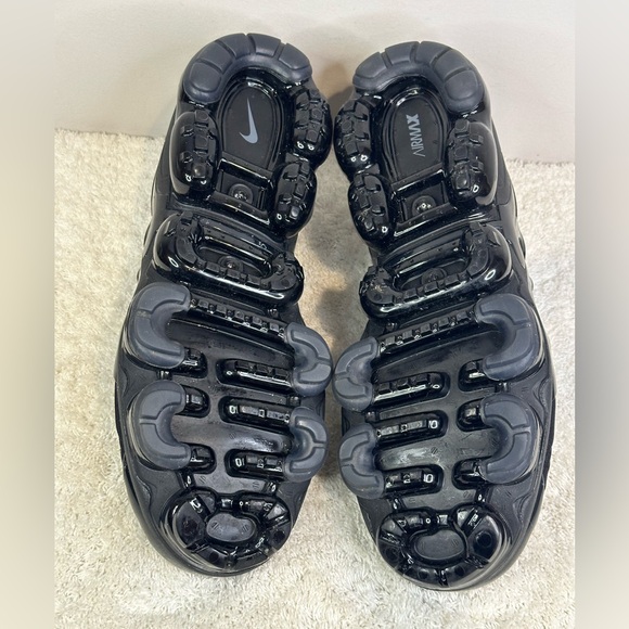 Nike Air Vapormax Plus - Picture 4 of 9